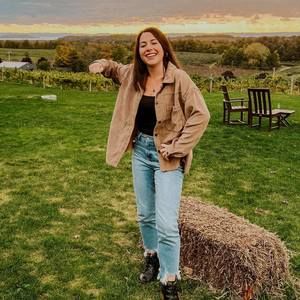 Meet your Posher, Demi